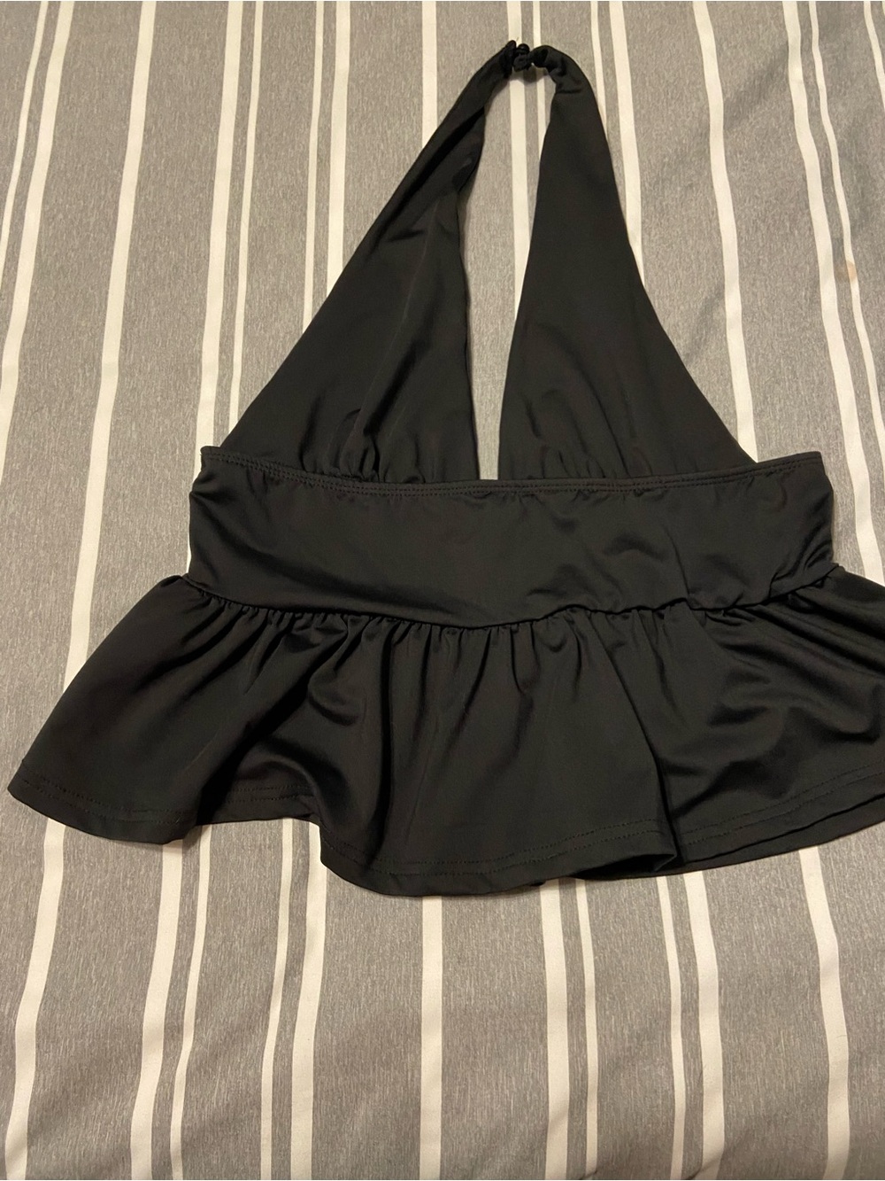 SHEIN Black Studded Halter Crop Top - Picture 3 of 5